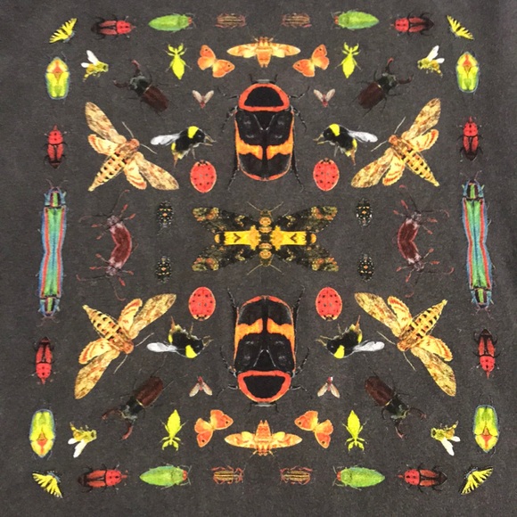 Urban Outfitters Vintage Inspo Bug Cropped Shirt - Picture 2 of 4